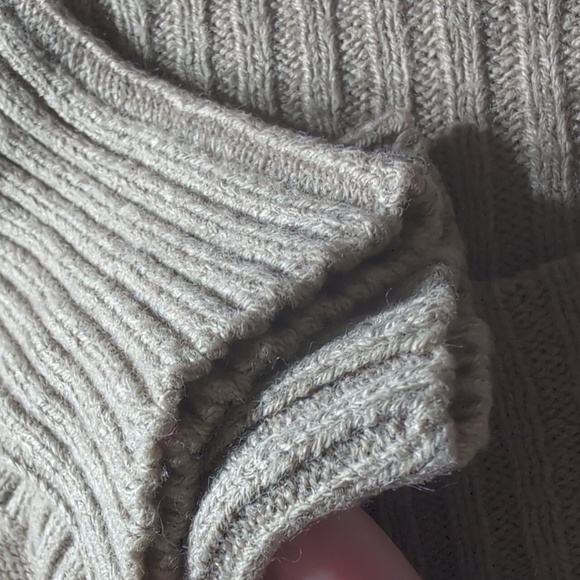 Street Wear Society Tan Sweater Cardigan Size Small - Picture 3 of 4